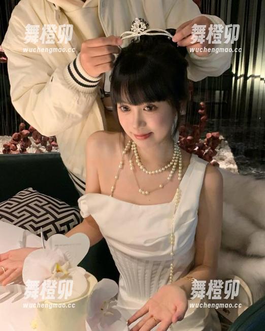 说好的资源收集器，“17吃瓜”毫不手软，狗粮满满！