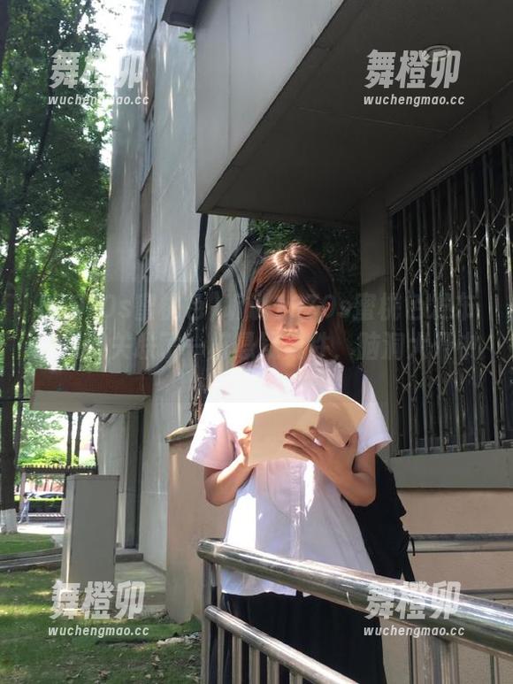 听说1970s蜜桃色发布的黑料关联了一桩悬疑案件，脑洞大开中…