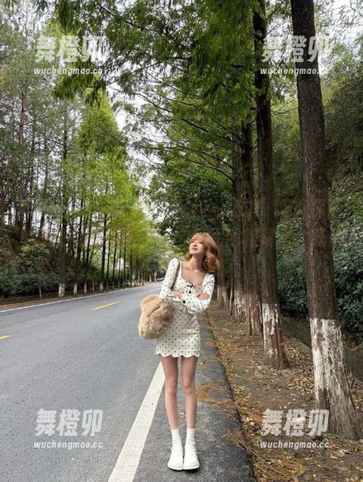 试着在“www51”网页探险，感觉如同掉进了一个巨大的松饼里，既美味又难以自拔啊。