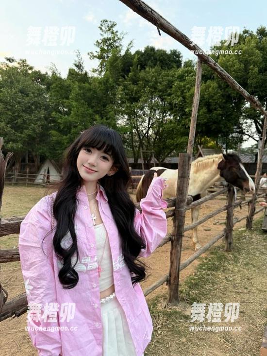 五一吃瓜网今天开免费福利，刀刀见血的八卦快讯！