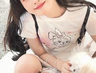 外星人爬上“冲哥精选”网页，这画风是怎么回事儿？
