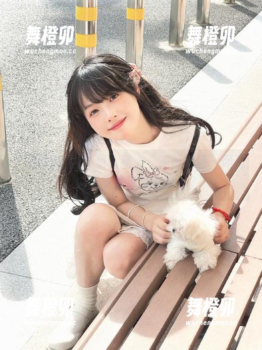 外星人爬上“冲哥精选”网页，这画风是怎么回事儿？