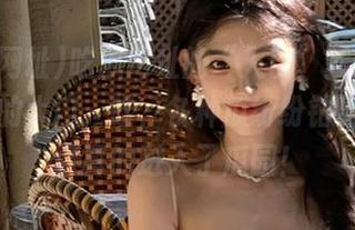 吃瓜网址的“入口”就像是一扇神奇的大门，哇，各种瓜纷纷钻出来，好像真的进入了瓜园！