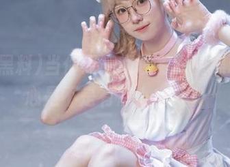 当你无意间观看明星黑料，内心是不是有点小雀跃？