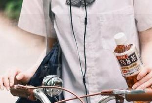 下载“爆料吃瓜网51”，才发现原来我的八卦灵魂被深深唤醒，果然当自己成了“吃瓜群众”。