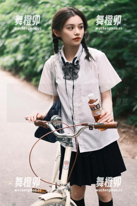 下载“爆料吃瓜网51”，才发现原来我的八卦灵魂被深深唤醒，果然当自己成了“吃瓜群众”。
