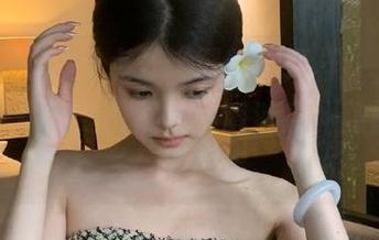 点开“黑料不打样”，似乎可以免费享受悬疑与小道消息，隐隐感到一丝紧张呢。