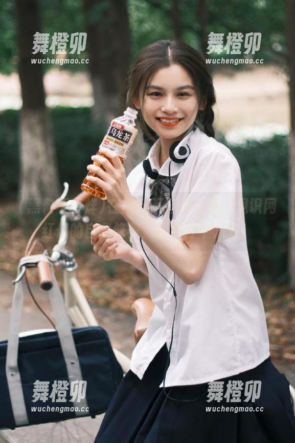 在黑料不打烊网页，见识网红们的自我修养，给我打个六分！
