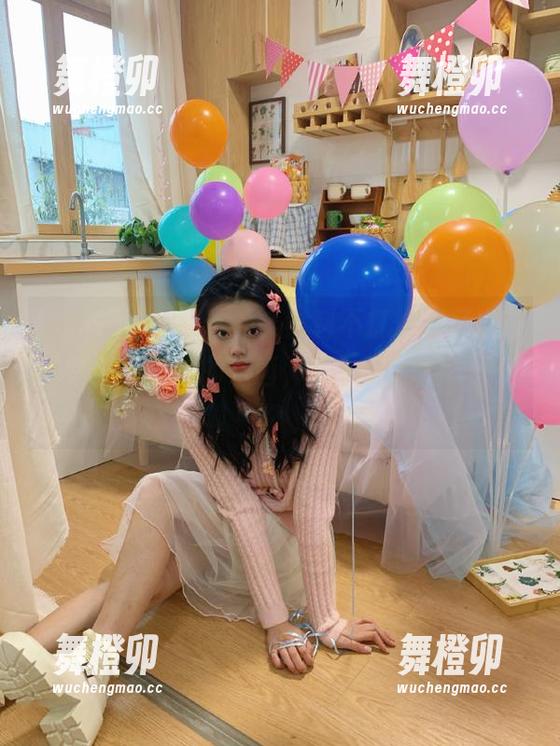 看，“黑料不打烊”又发布了些见不得光的东西，喔，是黑暗料理吗？