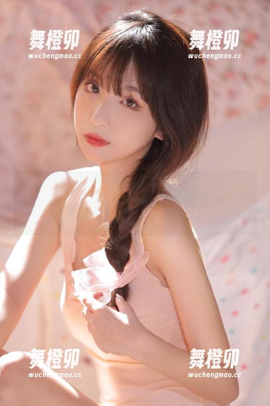 “黑料不打烊suxgg”app的眉毛一挑，你的八卦嗅觉就跟着来了。