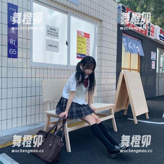 半夜醒来，继续观看zztt31.ccm黑料不打烊——人家是饿，而我是在看啥？