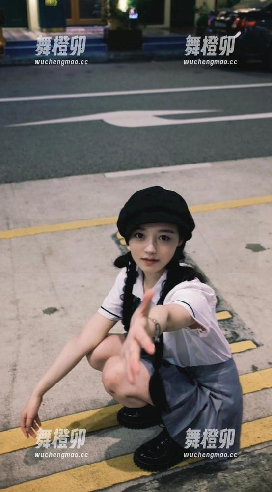免费在线看瓜，黑料吃瓜网真有在线互动，冒险来试试？