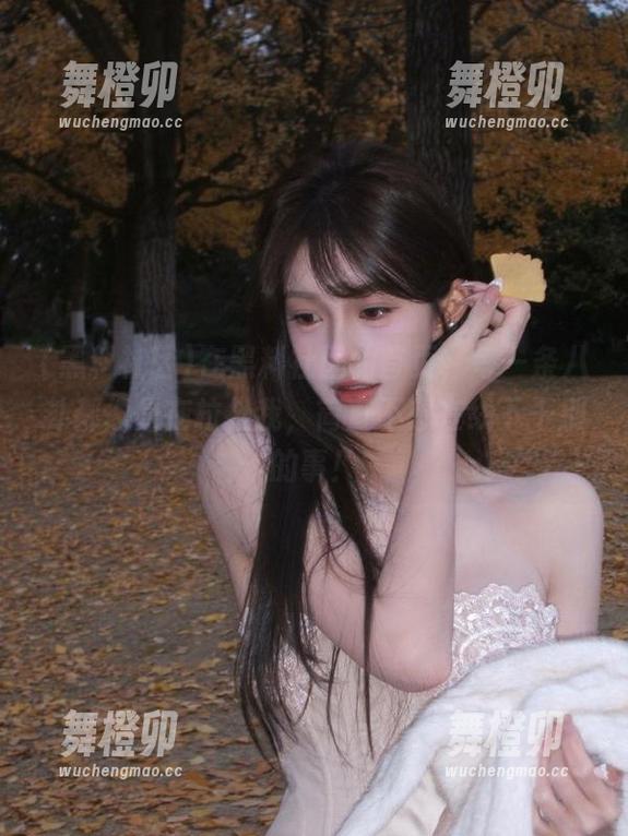 黑料社区 在黑料社区的首页,每一条八卦都像是在拉扯我,简直不想在线下干别的事!